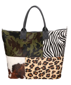 Shopper met patchworkprint van leer en kalfshaar. Voorzien van een verstelbare en afneembare schouderband. Gemaakt in Italië