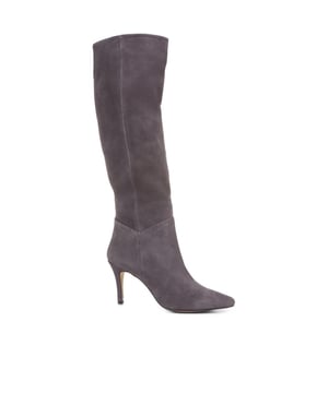 Our Luz knee high boots see sharp craftsmanship and style combined with ultra-soft suede and a slouchy silhouette. Poised upon a delicate stiletto heel and imagined with a pointed toe for added definition. Constructed with soft leather and textile internals for luxury comfort in an effortless pull on fitting. A modern classic that will never go out of style, wear Luz with tucked-in jeans or be bold and opt for a daring mini skirt.


Calf Measurements:
Size 3: 360mm, Size 4: 370mm, Size 5: 380mm, Size 6: 390mm, Size 7: 400mm, Size 8: 410mm