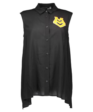 Camisa sin mangas, cuello italiano, botones, aplicación, logo