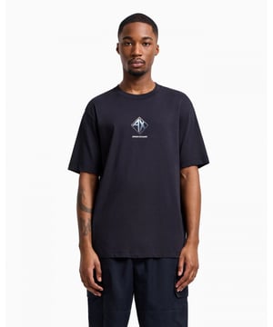 This regular fit cotton t-shirt is an essential piece for your wardrobe. Crafted from soft, high-quality cotton, it offers a comfortable and breathable fit, perfect for any casual occasion. The logo print on the front adds a touch of subtle and modern style, making it ideal for those looking for a simple but impactful look. Easy to pair with jeans, trousers or shorts, this t-shirt is perfect for a versatile everyday outfit.

Regular fit T-shirt
In cotton
Round neck
Print on the front
Short sleeves

100% cotton