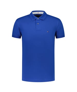 Polo para hombre de la marca Tommy Hilfiger. Los polos de Tommy Hilfiger están confeccionados en algodón orgánico y elastano, y tienen un corte regular fit. El suave algodón proporciona una gran comodidad. El elastano asegura una fina elasticidad en el tejido.  Marca: Tommy HilfigerNombre del modelo: 1985 Regular PoloCategoría: polo para hombreMateriales: algodón orgánico, elastanoColor: azul