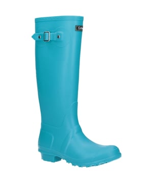 Hohe Damen-Wellies mit dekorativem Schnallenriemen an der Seite. Knielang. Vollständig wasserdicht. Selbst gefüttert. Mit PVC-Obermaterial hergestellt. Einfaches Anziehen und bequeme Passform. Wadenumfang: 36cm.