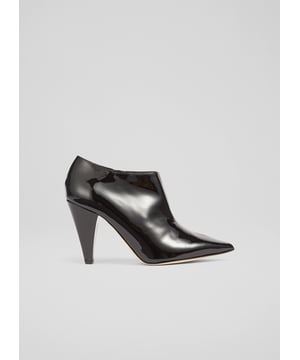 The Talulla shoe boots are crafted in Italy from black patent leather. They have a pointed toe, a low cut, an inside zip and a 90mm cone heel.
