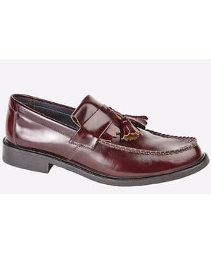 Slip into eye-catching style with these Roamers Maxfield men's loafers, deliver style and comfort in a timeless slip-on design in a stand-out colourway.- Hi-Shine Leather
- Slip on design
- Intricate stitch detailing
- Resin Sole