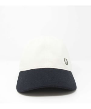 Especificaciones: Gorra de béisbol de piqué de algodón con logo bordado en el frente Cierre: Ajustable Visera: Curva