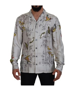 Beeindruckendes Seidenhemd von Dolce & Gabbana mit Vogelmotiv  
Modell: Lässiges Satinhemd im Pyjamastil  
Passform: Reguläre Passform  
Material: 100% Seide  
Farbe: Weißes Vogelmotiv  
Vorne mit Knopfleiste  
Logo-Details  
Hergestellt in Italien