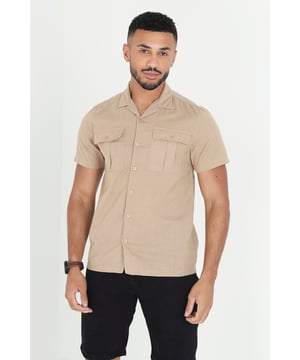 This short sleeve shirt from Brave Soul is a wardrobe staple this season. Crafted from a cotton and linen blend, this style features a revere collar, straight hem, button fastenings and two chest pockets with button fastening. Team with jeans or shorts for an effortless casual look. Model wears UK size M.