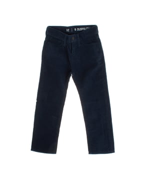 Boys corduroy pants, made from authentic stretch-free corduroy denim for a classic, long-lasting style.

 Featuring a straight cut design, these pants offer a comfortable, traditional fit.

 The front closure features a button in the center, while sizes 4 to 8 include a convenient hook and bar system hidden under a false clasp. Additionally, it includes an adjustable elastic band on the inside, allowing for a perfect and comfortable fit.

 Featuring a zip fly for added practicality, these corduroy jeans are ideal for everyday wear, providing a timeless and functional look.
 Composition: 100% Cotton
 Care:
- Machine wash cold.
 - Use similar colors in the wash.
 - Avoid the use of bleaches.
 - Dry at low temperature in the dryer.
 - Iron at low temperature.
 - Do not dry clean.