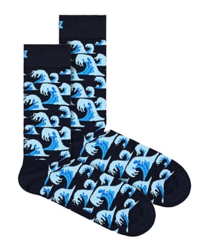 Happy Socks - Calcetines con ondas para hombre y mujerSi necesitas unos calcetines que te saquen una sonrisa, es hora de que te pongas estos calcetines con ondas de Happy Socks. Estos suaves calcetines son perfectos para los amantes de los colores brillantes o los estampados únicos, o para cualquiera que quiera añadir algo de diversión a su armario. Estos suaves y cómodos calcetines están diseñados con ondas azules que te harán sonreír cada vez que te los pongas. Estos calcetines de olas azules son una idea estupenda para regalar a tus amigos y familiares, ya que seguro que también les harán felices. Están hechos de algodón peinado 86%, lo que garantiza la máxima comodidad y suavidad, y tienen el talón y la puntera reforzados para que sigan teniendo un aspecto estupendo incluso después de muchos usos. Mikael Söderlindh y Viktor Tell tuvieron la visión de difundir la felicidad convirtiendo un artículo de uso cotidiano en una colorida pieza de diseño.Hoy, Happy Socks ha llegado a 90 países y a todos los continentes. Con Concept Stores en todo el mundo, desde Los Ángeles a Tokio, Happy Socks se puede encontrar en más de 10.000 boutiques de moda.Estos calcetines están hechos de 86% algodón, 12% poliamida, 2% elastano y vienen en 2 tamaños: Hombre 6-11 UK y Mujer 4-7 UK. Vienen en negro con diseños de olas azules y son lavables a máquina.Extra Product DetailsHappy Socks Adult Novelty SocksSoft Combed Cotton1 Pair Per PackReinforced Heel & ToeBlue Waves DesignsA Perfect Gift IdeaSoft & ComfortableHappy Socks Branded2 Size OptionsMachine Washable
