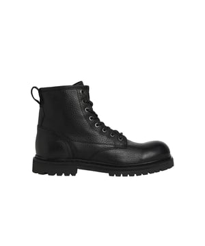 Bota de piel Buckley para hombre de la marca Jack & Jones. El zapato está hecho de cuero de alta calidad.  Marca: Jack & JonesNombre del modelo: Buckley Leather BootCategoría: zapatos para hombreMateriales: cueroColor: negro antracita.