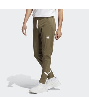 Get your head right, and the rest will follow. These adidas pants make sure nothing gets in the way of your focus. The smooth, stretchy design lets you stretch out and move as you need to. The look keeps things clean — slim-fitting legs that narrow even more around the ankles. Zip pockets keep your wallet and keys secure when you're on the go.Made with a series of recycled materials, and at least 70% recycled content, this product represents just one of adidas' solutions to help end plastic waste.  - This model is 185 cm and wears a size M. Their chest measures 96 cm and the waist 81 cm. - Slim fit with mid rise - Drawcord on elastic waist - 91% recycled polyester, 9% elastane plain weave - Side zip pockets - Back yoke - Tapered legs  Shipped by adidas