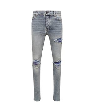 Experimenta lo ultimo en diseño moderno con nuestros Jeans. Eleva tu estilo con estos innovadores jeans que seguramente llamaran la atencion y haran una declaracion. ¡Perfecto para personas vanguardistas que buscan destacarse entre la multitud y causar una impresion duradera!, Corte ceñido, 92% algodon, 6% elastomultiester, 2% elastano, jeans azules Amiri, insignia de Amiri negra en relieve de la marca, jeans azules