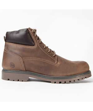 Garantía Purapiel, 10 años de garantía. Bota para hombre. Fabricado en cuero 100% natural libre de Cromo VI. Materiales de máxima calidad. Suela de goma antideslizante. Membrana Waterproof. Plantilla acolchada. Fabricado por otras marca para nuestra marca. Medidas aproximadas: 12 cm alto de caña y 8 cm ancho de caña.