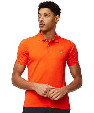 The timeless piqué polo shirt is a must-have for a reason. Our polo shirt is effortlessly stylish and traditional. Featuring a regular fit, a flat knit collar, a two-button placket, small side slits, and the iconic GANT logo embroidered at the chest.