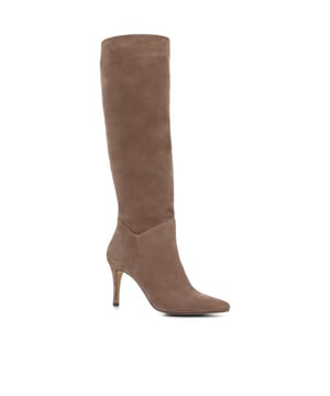 Our Luz knee high boots see sharp craftsmanship and style combined with ultra-soft suede and a slouchy silhouette. Poised upon a delicate stiletto heel and imagined with a pointed toe for added definition. Constructed with soft leather and textile internals for luxury comfort in an effortless pull on fitting. A modern classic that will never go out of style, wear Luz with tucked-in jeans or be bold and opt for a daring mini skirt.


Calf Measurements:
Size 3: 360mm, Size 4: 370mm, Size 5: 380mm, Size 6: 390mm, Size 7: 400mm, Size 8: 410mm