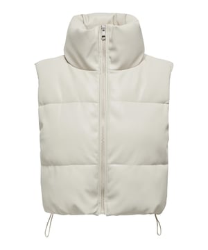 Diese kurze Steppweste für Damen vereint Funktionalität und Stil in einem kompakten Design. Der hochgeschlossene Kragen schützt dich zuverlässig vor Wind, während der durchgehende Reißverschluss für einfache Anpassungen sorgt. Der Saum mit Kordelzug ermöglicht es dir, die Passform individuell zu gestalten und bietet zusätzlichen Schutz vor Kälte. Leicht und dennoch wärmend, ist sie ideal für Übergangszeiten oder als zusätzliche Schicht unter einer Jacke. Der hohe Tragekomfort macht sie zum perfekten Begleiter für aktive Tage. Kombiniere sie mit deinen Lieblingsoutfits für einen sportlich-modernen Look. Ein vielseitiges Must-Have für jede Garderobe.