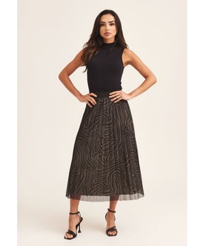 Esta falda midi plisada superpuesta de malla con estampado animal negro es perfecta para cualquier look del día a la noche. Con una cómoda cintura elástica, está diseñado para favorecer cualquier figura y añadir un toque llamativo a tu conjunto. Está confeccionado con un tejido ligero que permite un movimiento sin esfuerzo y transpirabilidad.