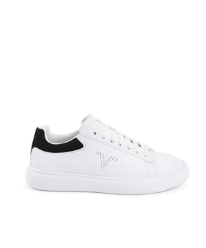 Zapatilla para hombres V Italia  
Estilo: SNK 004 M BLANCO NEGRO  
Color: Multicolor  
Material: 100% Cuero Sintético  
Material de la suela: 100% Caucho  
Tacón: N/A  
Hecho en China  
Perfecta adición a cualquier guardarropa informal  
100% CUERO SINTÉTICO