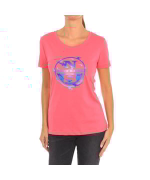 Camiseta de manga corta North Sails.
Cuello redondo con acabado acanalado.
Estampado de la marca en el frontal.
Haz que tus looks de fin de semana suban de nivel con el encanto tradicional de North Sails.
Un básico para todos los días con una actitud decidida.
Costuras vistas a tono.
 Composición: 100% Algodón
 Cuidados:
Lavar a temperatura máxima 30º.
Planchar a temperatura media.
No usar secadora.
No usar lejía.
No lavar en seco.