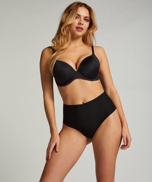 Een avondje uit? We got your back! Deze brazilian is naadloos en daardoor zie je hem helemaal niet zitten! De brazilians is een high waist model, perfect voor onder strakke kleding.