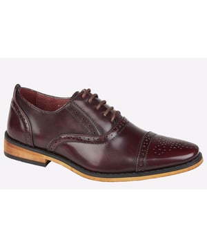 A classic wardrobe staple, the Osset junior brogue from Goor features classic punch hole detailing and intricate stitching throughout for increased visual appeal, with a secure lace fastening and durable outsole.
- PU upper
- Classic brogue detailing
- Secure lace fastening
- Wood Effect Resin Sole