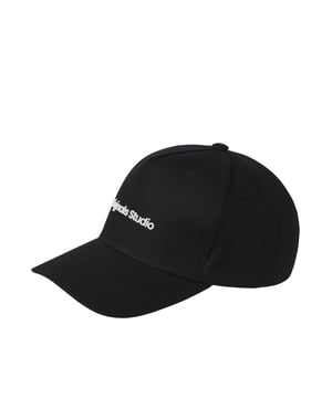 Deze baseballpet voor jongens is een trendy musthave basic. Genaaide gaten zorgen voor een goede luchtdoorlaatbaarheid. De baseballpet is gemaakt van hoogwaardig materiaal, is robuust en biedt een hoog draagcomfort. Het aangebrachte opschrift in 3D-look zorgt voor een cool visueel hoogtepunt op de effen baseballpet.