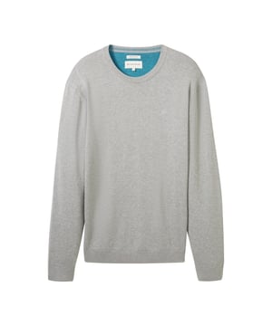 De gebreide herentrui van Tom Tailor combineert stijlvol design met een hoog draagcomfort. Hij wordt geleverd in een normale pasvorm die optimaal comfort biedt doordat hij niet te strak zit en tegelijkertijd een flatterend silhouet creëert. De klassieke ronde halslijn geeft de trui een tijdloze look die op verschillende manieren gecombineerd kan worden, met jeans voor een casual look of met chino's voor een elegantere look. Het ontwerp met lange mouwen zorgt ervoor dat de trui aangenaam warm is op koele dagen, terwijl hij toch ademend blijft. Het gebreide materiaal is niet alleen zacht op de huid, maar heeft ook een hoogwaardige afwerking die robuustheid en duurzaamheid garandeert. Dankzij het gebruik van eersteklas materialen behoudt de trui zijn vorm en blijft hij comfortabel om te dragen, zelfs na vele wasbeurten. Het ingetogen ontwerp van de trui betekent dat je hem voor verschillende gelegenheden kunt dragen, op kantoor, bij ontmoetingen met vrienden of in je vrije tijd. Door zijn veelzijdigheid is het een onmisbaar kledingstuk in elke mannengarderobe. Daarnaast benadrukt de kwaliteit van de afwerking hoe zorgvuldig de materialen zijn geselecteerd om een langdurige en comfortabele draagervaring te garanderen. Een must-have voor modebewuste mannen die waarde hechten aan kwaliteit en stijl.