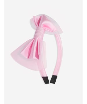 Unveiling the Rachel Riley Girls Tulle Bow Headband in Pink, now in a classy White shade! A fitting addition to your girl's accessory collection for those special party appearances. Key features that make this piece distinctive are: Eye-catching design: Featuring a chic tulle bow, this headband exhibits a blend of sophistication and youthful charm. Quality Material: Manufactured from top-notch fabric, the headband ensures long-lasting durability while being gentle on your girl's skin.  Elevate your Girl's style quotient with this Rachel Riley Tulle Bow Headband in Pink. Make her party-ready in this head-turning piece!