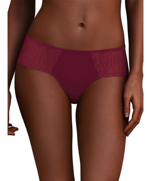 Refresh your lingerie collection with Passionata by Chantelle's Ironic. These short briefs offer good overall coverage with sheer lace detailing, sitting just above the hips. Providing a super comfortable fit, perferct for everyday wear. Size Guide: XS (8), S (10), M (12), L (14), XL (16).