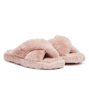Schuif deze herfst in Lopply voor een luxueus gevoel van warmte en comfort. Een crossover pantoffel gemaakt van imitatiebont met Ted Baker Branding en verpakt in een geschenkdoos.
