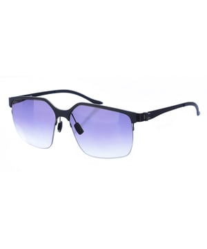 Gafas de sol con montura de acetato.
Montura al aire en la parte inferior.
Color Negro-negro
Forma rectangular.
Lentes de color Gris Degradado
Patillas de fino acero extremadamente flexible de solo 0,5 mm de grosor, acabadas en acetato.
100% Protección UV. 
Cristales antirreflejo. 

Medidas:
 Alto lente: 46 mm. Ancho lente:58 mm. Puente: 14 mm. Patillas: 140 mm.

Limpiar las gafas con agua y jabón.
- No utilice paños sucios o abrasivos, que puedan alterar las características de los filtros.
- Utilice solo accesorios y repuestos originales.

Incluye: Todos nuestros productos se envían en el interior de su estuche original.