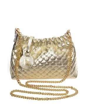 Crossbody tas
100% rundleer
Magnetische sluiting aan de bovenkant
Afmetingen : 14x22x6 cm
Metalen schouderriem 110 cm