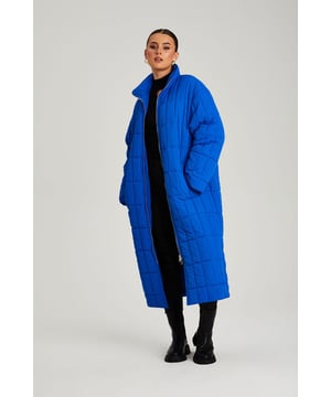Model is 5'8 and wears a size 8. Loose fit, zip fastening.