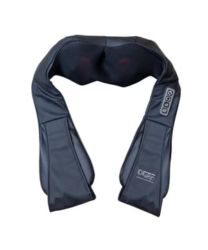 De TOTAL BODY SHIATSU MASSAGER geeft je een diepe rugmassage en een massage van het hele lichaam die je zal helpen om de contracturen en gespannen gebieden te verlichten.
Dit massageapparaat werkt alsof het door een professionele massagetherapeut wordt gegeven dankzij de twee roterende koppen met 8 vingers van verschillende grootte die in beide richtingen en op 3 verschillende snelheden kunnen draaien. Bovendien wordt deze massage aangevuld met de infrarood warmteoptie die de bloedsomloop en spierontspanning bevordert om je te helpen contracturen te elimineren. 
De nek, nekwervels, schouders, onderrug, buikspieren, taille, armen, benen, voeten... Het hele lichaam kan profiteren van shiatsu massage door de TOTAL BODY SHIATSU MASSAGER 
- Professionele massage thuis.
- Zeer comfortabel en gemakkelijk te gebruiken.
- 2 ergonomische hoofden met 8 masserende vingers.
- schakelaar voor draairichting
- Schakelaar infrarood warmte-effect
- 3 snelheden.
- Zeer comfortabel in gebruik.
- Inclusief voedingsadapter: 100-240 V, 50-60 Hz, 0,8 A // 12 V, 2.
- Inclusief voedingsadapter voor in de auto: 12 V.
- Ideaal voor nek, schouders, rug, armen en benen.