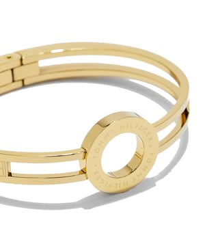 Dieses Tommy Hilfiger Armband in Gold besteht aus hochwertigem, allergiefreiem Edelstahl. Das Tommy Hilfiger Damen Armband aus Edelstahl - Gold 2780315 wird in einer schönen Geschenkbox geliefert und hat eine zweijährige Garantie - das perfekte Geschenk, um sich selbst oder einen geliebten Menschen zu verwöhnen.