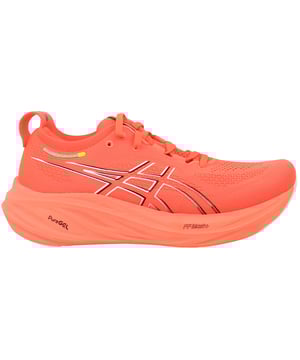 Die Asics Gel-Nimbus 26 Herren Roten Laufschuhe bieten erstklassigen Komfort und fortschrittliche Technologie, perfekt für Läufer, die ein sanftes und gedämpftes Erlebnis suchen. Entwickelt für Langstreckenläufe und tägliches Training, kombinieren diese Schuhe Stil und Leistung in einem lebendigen roten Design.

Hauptmerkmale:
PureGEL™ Technologie: 

Integriert für überlegene Stoßdämpfung, die bei jedem Schritt eine sanftere und weichere Landung bietet.

FF BLAST™ PLUS Dämpfung: 

Leichtes und ultra-reagierendes Material sorgt für außergewöhnliche Energierückgabe und ein angenehmes Gefühl unter den Füßen.

Engineered Knit Obermaterial: 

Bietet eine enganliegende, sockenähnliche Passform mit hervorragender Atmungsaktivität, die Komfort beim längeren Tragen gewährleistet.

OrthoLite™ X-55 Einlegesohle: 

Fügt eine zusätzliche Schicht Dämpfung und Feuchtigkeitsmanagement für verbesserten Tragekomfort im Schuh hinzu.

AHAR™ Gummilaufsohle: 

Hochabriebfestes Gummi in wichtigen Bereichen sorgt für Langlebigkeit und zuverlässigen Halt auf verschiedenen Oberflächen. Umweltfreundliche Materialien: 

Teilweise aus recycelten Materialien hergestellt, unterstützt die Nachhaltigkeit, ohne an Qualität einzubüßen.

Reflektierende Akzente: 

Verbessert die Sichtbarkeit bei schlechten Lichtverhältnissen und sorgt für Sicherheit bei frühen Morgen- oder Abendläufen.

Die Asics Gel-Nimbus 26 Herren Roten Laufschuhe sind eine ausgezeichnete Wahl für Läufer, die Komfort, Stil und modernste Technologie schätzen, und machen jeden Schritt angenehmer und effizienter. Ideal für tägliches Training oder Langstreckenläufe.