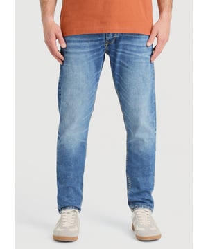 Die Crown Blaze ist eine Jeans mit regulärer Passform und Knopfverschluss. Diese 5-Pocket-Jeans hat eine mittelblaue Waschung und Stretch, was zum Tragekomfort beiträgt.