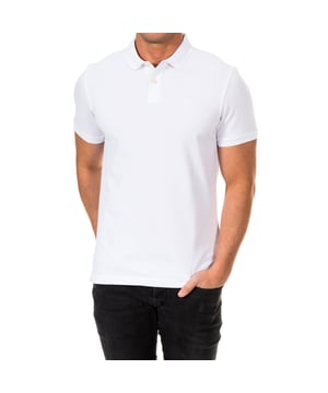 Polo de manga corta.
Color blanco.
Cuello de solapa con acabado acanalado.
Cierre medio de botones.
Mangas con acabado acanalado. 
Bordado de la marca, en el lateral superior.
Costuras vistas a tono.

Composición:
- 95% Algodón.
- 5% Elastano.

Instrucciones de lavado:
- Lavar máximo a 40ºC.
- Planchar a media temperatura, máx. 110ºC.
- Permite usar secadora.
- No usar lejía.
- No admite el  lavado en seco.