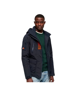 Superdry Ultimate Puritan Herren Windjacke Schwarz Synthetik. Authentisches Kleidungsstück der Marke Superdry – Streetwear/Sportswear Design von Superdry – Superdry für Herren, modisch und perfekt für den Alltag – Die schwarze Windjacke von Superdry passt hervorragend zu Ihrer restlichen Garderobe – bequeme synthetische Materialien – klassisch – Ultimate Puritan –