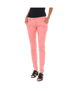 Long pants. 
 Pink colour 
 Belt loops. 
 Button and zip closure on the front. 
 Two pockets on the front. 
 Two fake pockets on the back. 
 Narrow cut hem. 
 Stretch fabric. 
 Matching seams. 

 Composition: 
 - 58% Cotton - 20% Polyester - 20% Viscose - 2% Elastane. 

 Washing instructions: 
 - Wash maximum at 40ºC. 
 - Iron at medium temperature. max. 110ºC. 
 - Lets you use a dryer. 
 - Do not use bleach. 
 - Does not support dry cleaning. 

 Composition: 58% Cotton, 20% Polyester, 2% Elastane, 20% Viscose
 Care:
- Wash maximum at 40ºC.
 - Iron at medium temperature. max. 110ºC.
 - Allows you to use a dryer.
 - Do not use bleach.
 - Does not support dry cleaning.