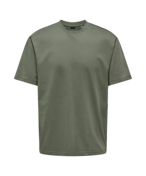 Entdecken Sie das Essential für jede Garderobe - dieses Basic-T-Shirt für Männer verbindet zeitlose Eleganz mit unvergleichlichem Komfort. Der lockere Schnitt sorgt für eine lässige Silhouette, während der Rundhalsausschnitt mit Rippbündchen dem T-Shirt eine subtile Raffinesse verleiht.  Die kurzen überschnittenen Ärmel verleihen dem T-Shirt einen modernen Touch und schaffen eine gelungene Symbiose aus klassischem Stil und zeitgemäßer Lässigkeit. Dieses T-Shirt ist nicht einfach ein weiteres Kleidungsstück, sondern eine Leinwand für Ihren persönlichen Ausdruck von Stil und Vielseitigkeit.  Aus hochwertigem Material gefertigt, garantiert dieses T-Shirt nicht nur einen angenehmen Tragekomfort, sondern auch Langlebigkeit. Ob solo zur Jeans oder unter einem Hemd für einen lässigen Lagenlook - dieses T-Shirt ist die perfekte Grundlage für unzählige Outfit-Kreationen.