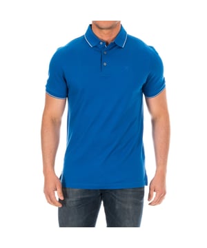 Short sleeve polo.
 Lapel collar with ribbed finish and fine stripe detail.
 Half button closure on the front.
 Sleeves with ribbed finish and fine stripe detail.
 Embroidery of the brand's logo on the upper side.
 Comfortable and breathable fabric.
 Seams seen in tone.
 Composition: 100% cotton
 Care:
- Wash maximum at 30ºC.
 - Iron at medium temperature, max. 110ºC.
 - It is not allowed to use a dryer.
 - Do not use bleach.
 - Does not support dry cleaning.