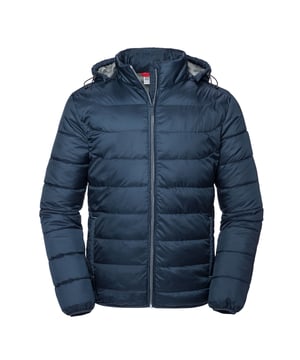 Gewebetechnik: Aquapel, Atmungsaktiv, Wasserabweisend, winddicht. Polyester. Design: Gesteppt. Kontrastfarbener Reißverschluss, Durchgehender Reißverschluss. Zugang zur Dekoration, Kinnschutz, Reißverschluss-Schutz innen. Taschenart: 1 Innentasche, 2 Vordertaschen, Reißverschluss. Kapuzenmerkmale: 3 Panele, anpassbar, Mit Reißverschluss trennbar. Nachhaltigkeit: Amfori-Freigabe, BSCI, DuPont, Verein für faire Arbeit, Oeko-Tex Standard 100 zertifiziert. Futterstoff: Kontrast. Langärmlig. Material: Ohne PFC (per- und polyfluorierte Chemikalien). Stehkragen. Saum: Mit Stretch. Bündchen: Mit Stretch.
