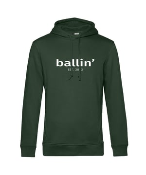 Heren hoodie van het merk Ballin Est. 2013. De hoodies van Ballin Est. 2013 zijn gemaakt van 80% biologisch katoen en 20% gerecycled polyester, en hebben een normale pasvorm. Het zachte katoen zorgt voor een heerlijk draagcomfort.  Modelnaam: Basic HoodieCategorie: heren hoodieMaterialen: biologisch katoen, gerecycled polyesterKleur: groen