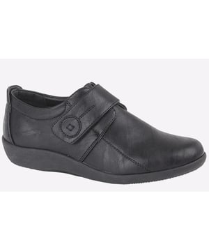 Featuring a classic black colourway and practical design, these Boulevard Toronto women's shoes are a sensible choice when it comes to al day comfort. With a padded footbed and textile sockliner, these are perfect for all day wear.
- Synthetic upper
- Casual silhouette
- Synthetic / textile sockliner
- Wide fit design
- Padded footbed
- Durable rubber outsole