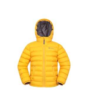 Buitenste materialen: 100% Polyamide. Voering: 100% polyester. Vulling: 100% polyester. Vulling: Microvezel. Ontwerp: Logo, Quilted. Stoftechnologie: DWR afwerking, waterafstotend. Manchet: Elastiek. Halslijn: Kapitein. Mouwtype: Met lange mouwen. Eigenschappen van de kap: Gegroeid op de kap. Zakken: 2 Zijzakken. Bevestiging: Volledige ritssluiting. 2-3 jaar: 21,5 in. 3-4 jaar: 22,5 in. 11-12 jaar: 30,5 in. 5-6 jaar: 24 in. 13 Jaar: 33 in. 7-8 jaar: 26 in. 9-10 jaar: 28,5 in.