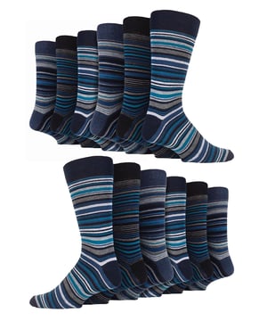 Als je deze 12 paar sokken van Sock Snob Branded koopt, krijg je waar voor je geld en kwaliteit tegen een betaalbare prijs. prijs zonder concessies te doen aan comfort of stijl! Geklede herensokken met patroon zijn een must-have voor elke man. Ze zijn geweldig voor elke gelegenheid en ze zijn verkrijgbaar in 7 verschillende stijlen/kleuren. Deze sokken zijn superzacht en zeer comfortabel om te dragen. De honingraatbovenkant verhoogt het comfort, terwijl de platte teennaad slijtage door wrijving tegen je voeten helpt voorkomen tijdens het lopen of rennen de hele dag door. Ze zijn gemaakt van 80% katoen om ervoor te zorgen dat je het meeste comfort krijgt uit hen. Ze hebben platte teennaden om duurzaamheid te garanderen en zijn machinewasbaar, zodat je ze zelfs na langdurig dragen schoon kunt houden. De hoge vochtafvoerende eigenschappen en temperatuurregeling houden je voeten warm in de winter en koel in de zomer. Er zijn 7 moderne stijlen om uit te kiezen, 5 gestreepte stijlen genoemd naar iconische steden met nog eens 2 stijlen in effen zwart en zwart, marineblauw en grijs. Ze zijn gemaakt van: 80% katoen, 10% nylon, 7% polyester, 3% lycra en zijn machinewasbaar.