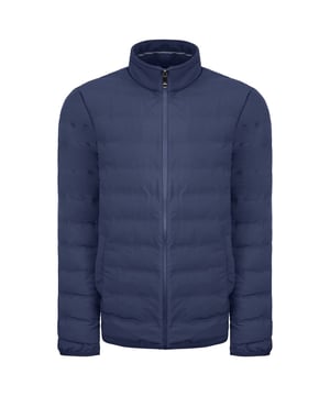 Ted Baker Tucson Welded herenjas, een strak en eigentijds outerwear stuk dat modern design naadloos laat samensmelten met functionele elementen. Ted Baker's zorgvuldige vakmanschap en aandacht voor detail schijnen door in deze stijlvolle jas, waardoor het een opvallende keuze is voor de fashion-forward gentleman.

Belangrijkste kenmerken:

 Gestroomlijnd zwart ontwerp:
De Tucson Welded Jacket wordt geleverd in een gestroomlijnde kleur, die zorgt voor een moderne en veelzijdige esthetiek. Dit gestroomlijnde ontwerp kan gemakkelijk worden geïntegreerd in verschillende stijlen, waardoor het een onmisbaar kledingstuk is voor zowel casual als semi-formele gelegenheden.

 Gelaste naadconstructie:
De Tucson Jacket onderscheidt zich door de gelaste naadconstructie en laat Ted Bakers toewijding aan innovatief design zien. Deze techniek verbetert niet alleen de visuele aantrekkingskracht van de jas, maar draagt ook bij aan de duurzaamheid en weersbestendigheid.