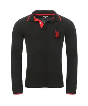 Langarm-Poloshirt
Erleben Sie zeitlosen Stil und außergewöhnlichen Komfort mit diesem hochwertigen und langlebigen Herren-Langarm-Poloshirt von U.S. Polo Assn. Das fachmännisch gefertigte Modell lässt sich mühelos mit Jeans, Anzügen oder Stoffhosen kombinieren und ist somit eine vielseitige Wahl für jeden Anlass.
Das hochwertig verarbeitete Hemd bietet erstklassige Qualität und hervorragenden Tragekomfort. Der weiche Strickstoff sorgt für Wärme und eine gemütliche Passform, während das ikonische U.S. Polo Assn. Logo auf der Brust verleiht einen Hauch von Eleganz und sportlicher Raffinesse.