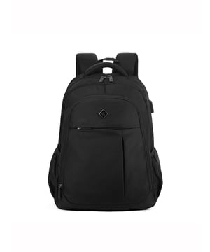 Mochila unisex. El cierre es con cremallera. Los bolsillos internos son uno abierto. Hay tres bolsillos externos con cremallera y dos laterales abiertos. Falta la correa para el hombro. El asa es de tela. Hay un compartimento interno. El material exterior es poliéster. Internamente está forrado en poliéster. Medidas: 49x37x17 cm. Producto de moda